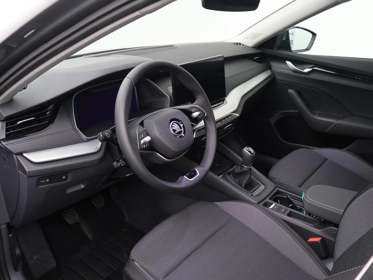 Skoda OCTAVIA Combi Business Edition Plus 1.5 TSI 115 PK | Navigatie | Sunset | 17'' Lichtmetalen velgen | Travel Assist |