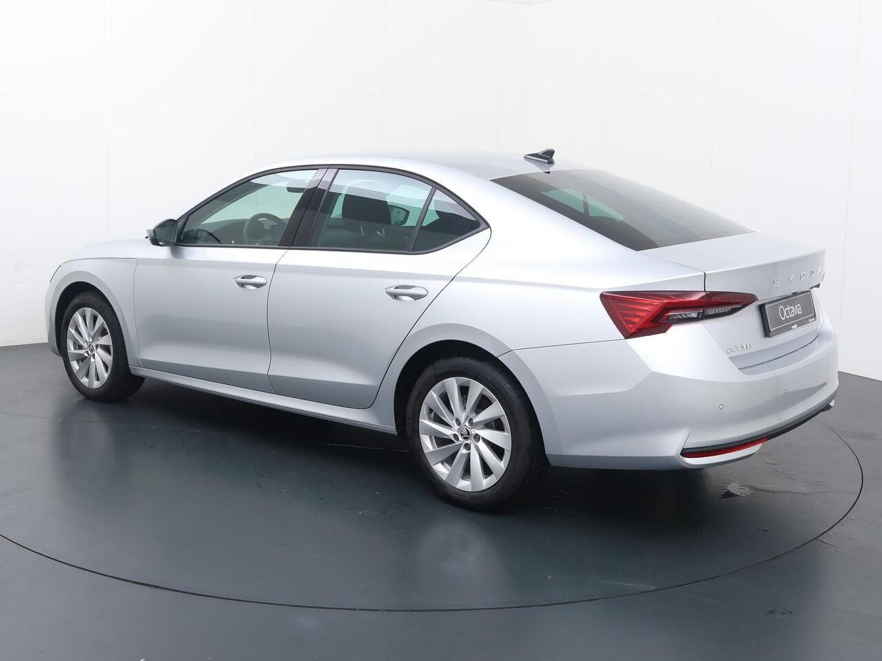 Skoda OCTAVIA Business Edition 1.5 TSI DSG | Automaat | Navigatie | Adaptieve cruise control | Apple Carplay/Android Auto | 17" lichtmetalen velgen |