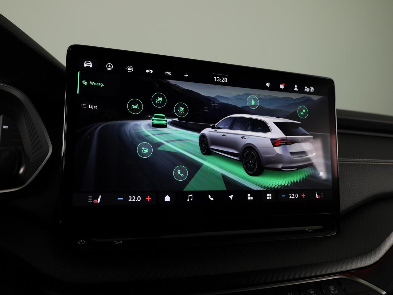 Skoda OCTAVIA Combi Sportline Tour m-HEV 1.5 TSI 150 pk 7 versn. DSG | Schuif/kanteldak | Travel assist | Trekhaak wegklapbaar