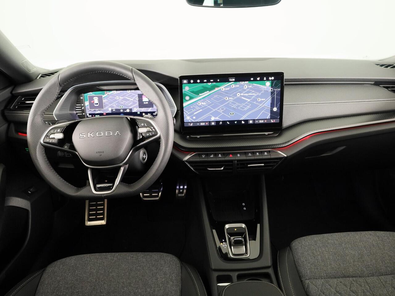 Skoda OCTAVIA Combi Sportline Tour m-HEV 1.5 TSI 150 pk 7 versn. DSG | Schuif/kanteldak | Travel assist | Trekhaak wegklapbaar