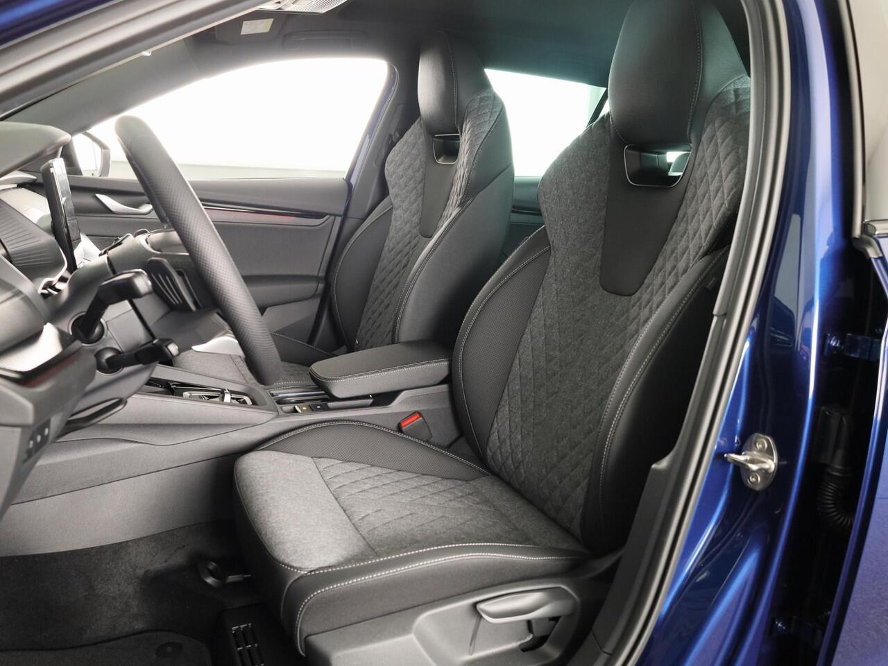 Skoda OCTAVIA Combi Sportline Tour m-HEV 1.5 TSI 150 pk 7 versn. DSG | Schuif/kanteldak | Travel assist | Trekhaak wegklapbaar