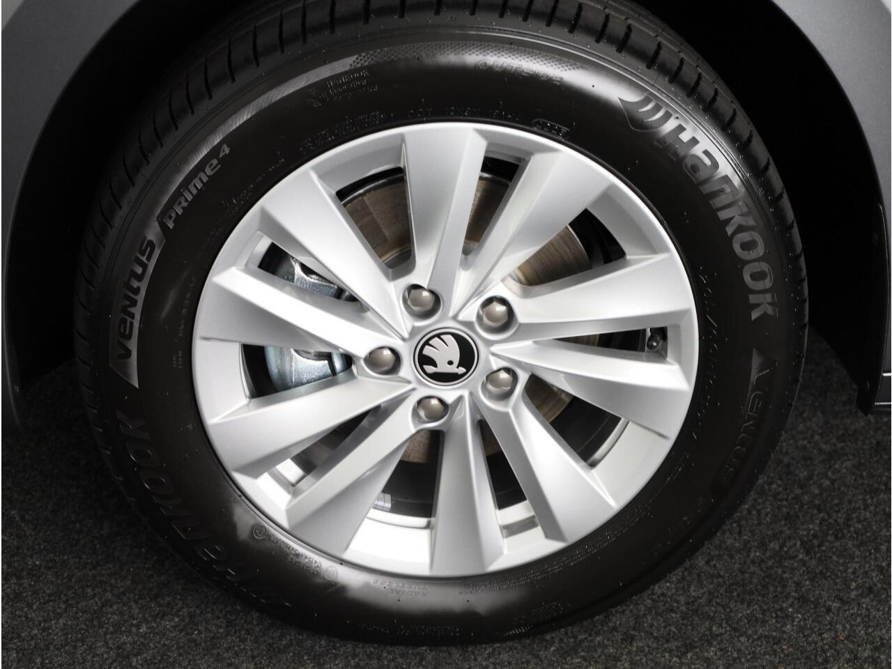 Skoda OCTAVIA Combi Business Edition m-HEV 1.5 TSI 115 pk 7 versn. DSG Navigatie via app | Trekhaak wegklapbaar | Getint glas achter |