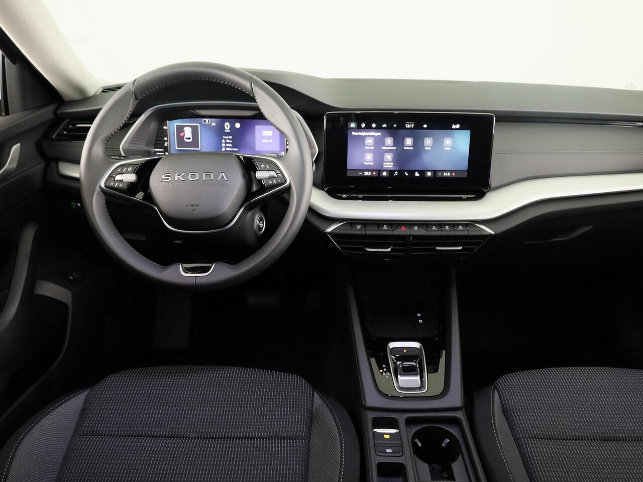 Skoda OCTAVIA Combi Business Edition m-HEV 1.5 TSI 115 pk 7 versn. DSG | Sunset | Wegklapbare trekhaak | 18 inch lichtmetalen velgen Vega Aero zwart