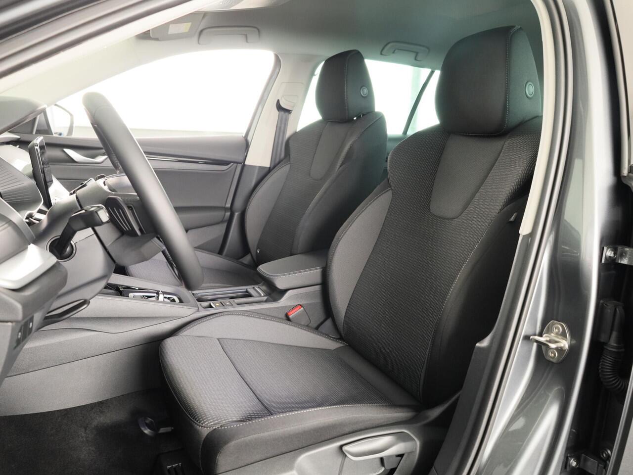 Skoda OCTAVIA Combi Business Edition m-HEV 1.5 TSI 115 pk 7 versn. DSG | Sunset | Wegklapbare trekhaak | 18 inch lichtmetalen velgen Vega Aero zwart