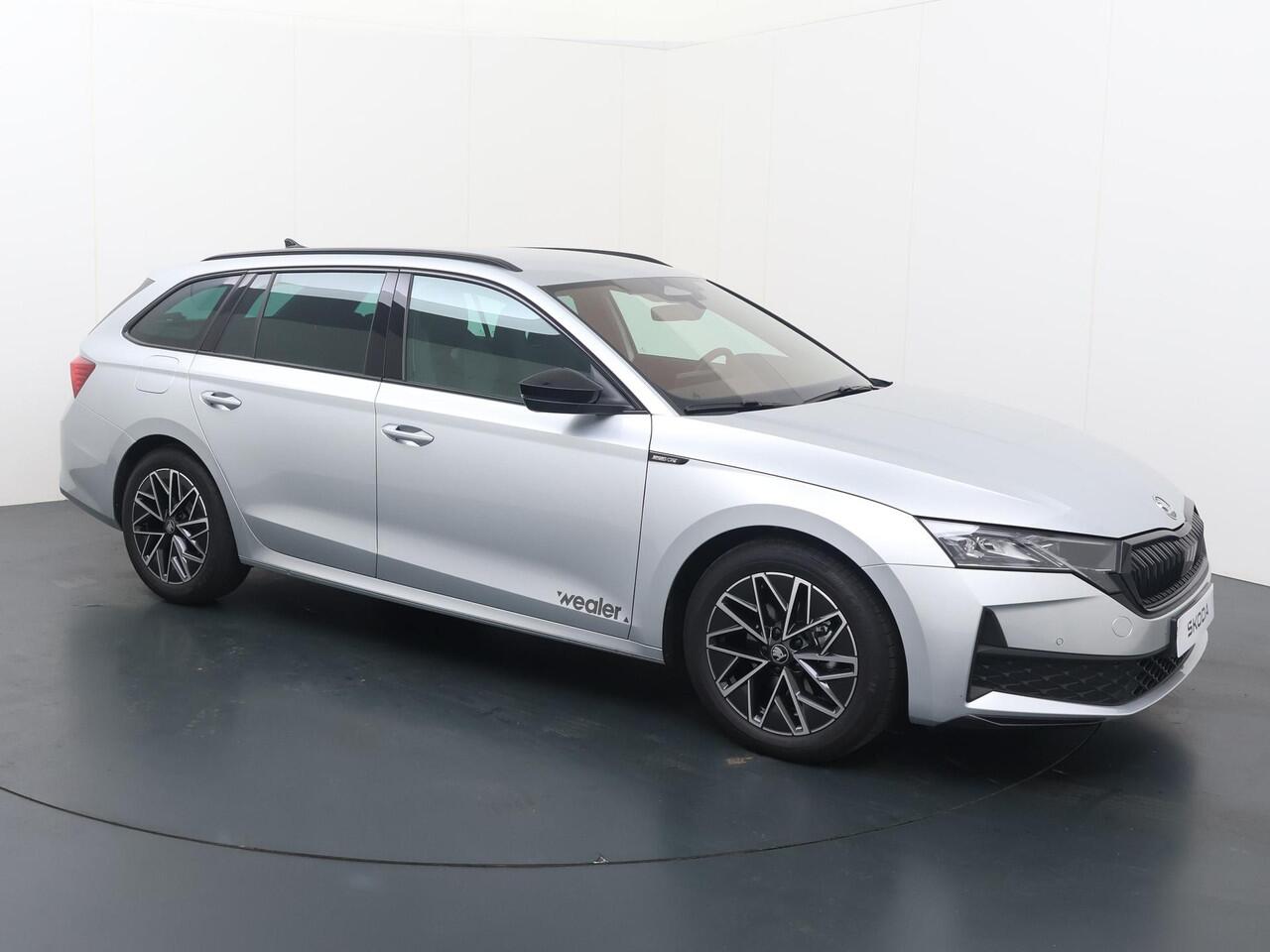Skoda OCTAVIA Combi Sportline Tour 1.5 TSI 150 PK DSG | Automaat | Trekhaak | Navigatie & Winter pakket | ¤ 2.950 tour voordeel |