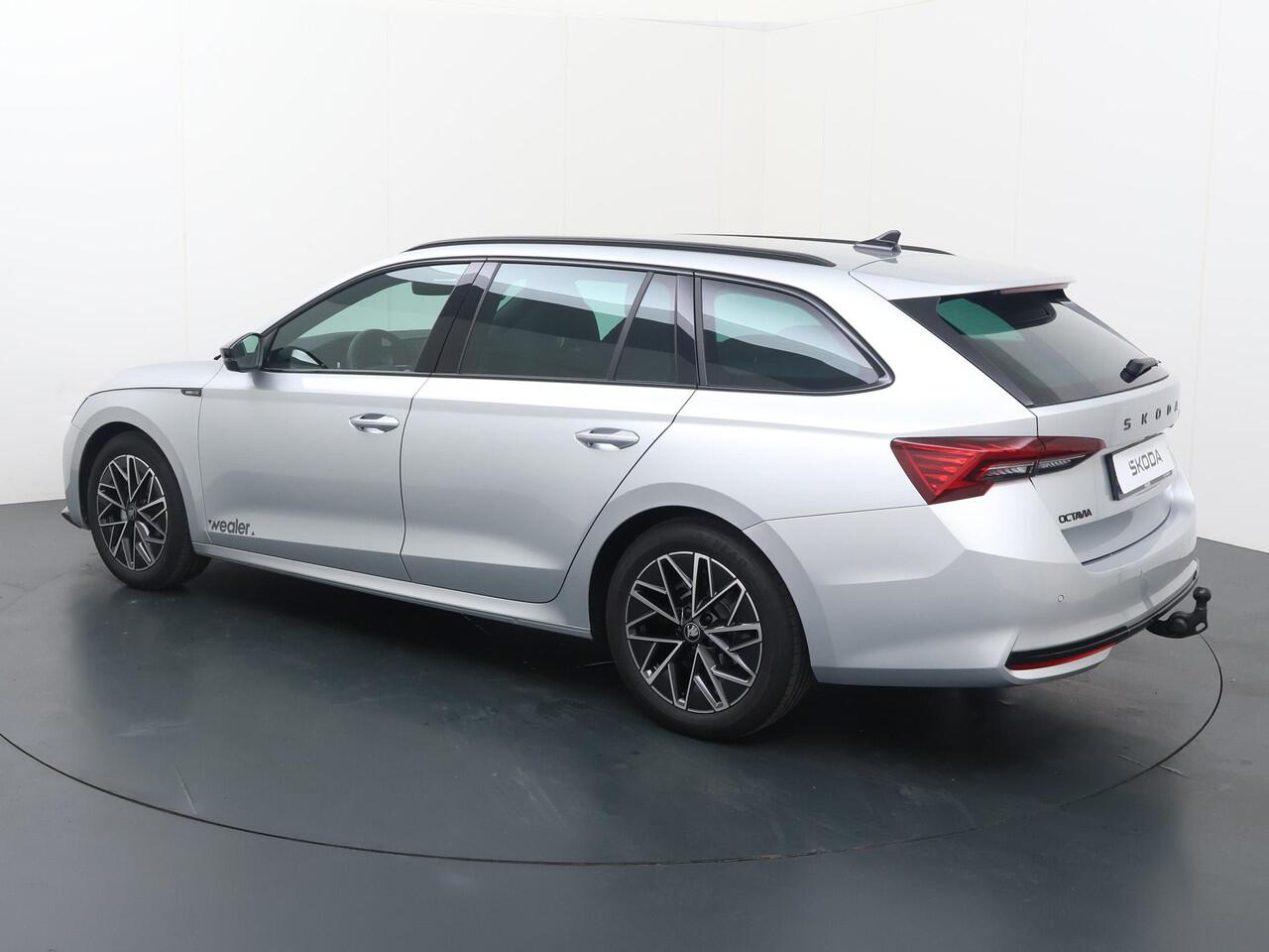 Skoda OCTAVIA Combi Sportline Tour 1.5 TSI 150 PK DSG | Automaat | Trekhaak | Navigatie & Winter pakket | ¤ 2.950 tour voordeel |