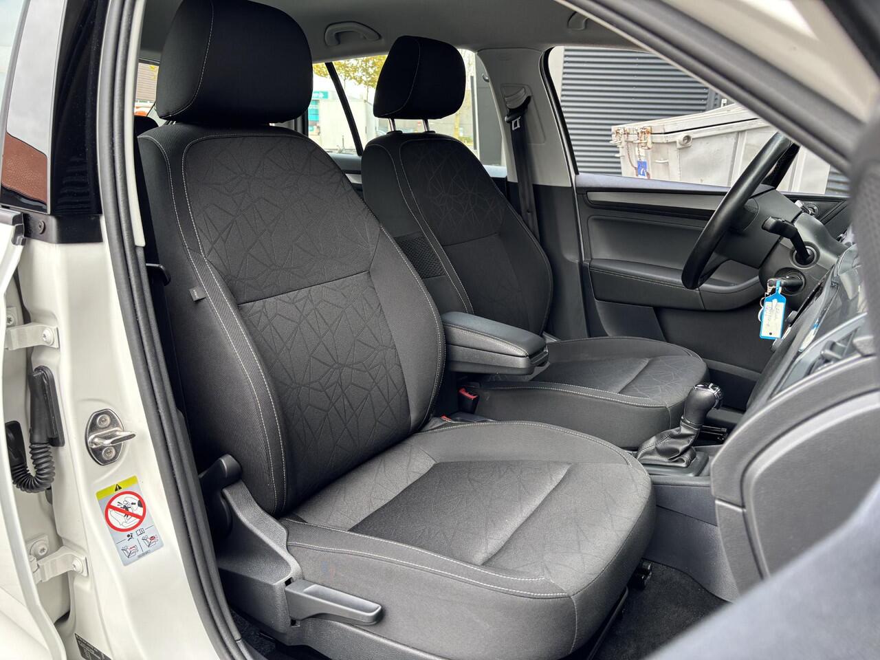 Skoda RAPID Spaceback 1.0 TSI Greentech Clever | Trekhaak | Navigatie | Stoelverwarming | Cruise & Climate Control | Park. Sensor | DAB | Rijklaarprijs!