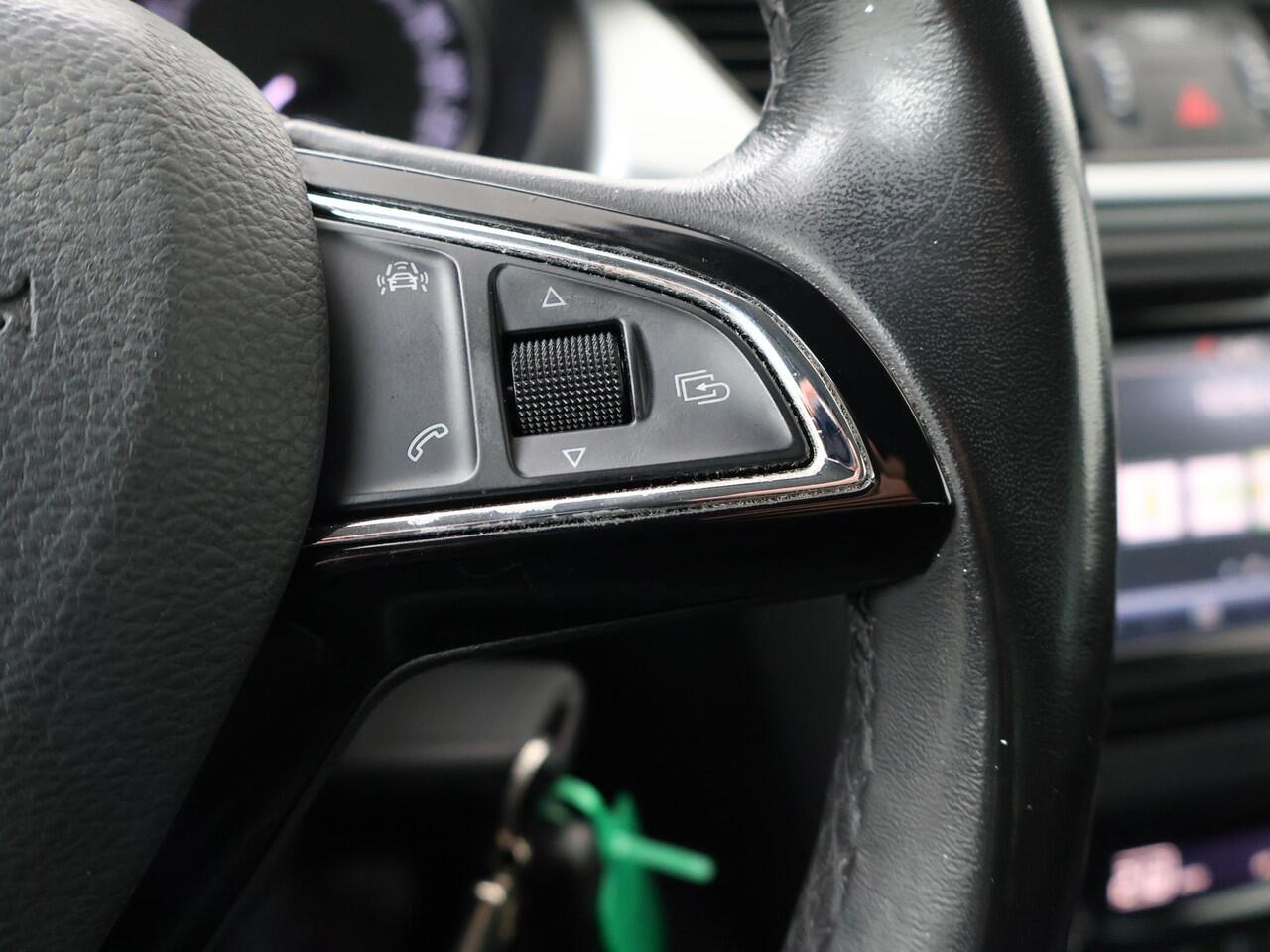 Skoda RAPID Spaceback 1.0 TSI Greentech Drive | 95 PK | Automaat | Multifunctioneel stuurwiel | Cruisecontrol | Stoelverwarming |