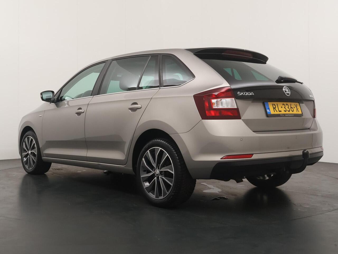 Skoda RAPID Spaceback 1.0 TSI Greentech Drive Automaat - Navigatie - Panoramadak - Stoelverwarming - Trekhaak