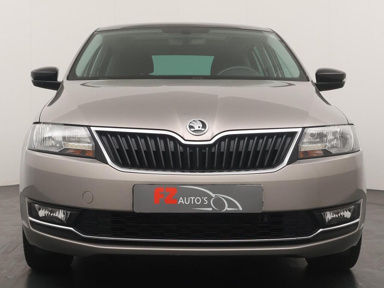 Skoda RAPID Spaceback 1.0 TSI Greentech Drive Automaat - Navigatie - Panoramadak - Stoelverwarming - Trekhaak