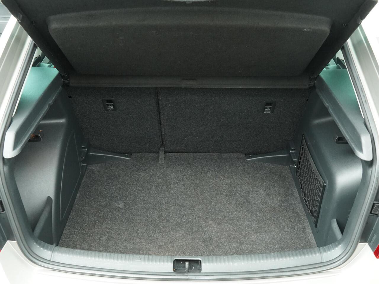 Skoda RAPID Spaceback 1.0 TSI Greentech Drive Automaat - Navigatie - Panoramadak - Stoelverwarming - Trekhaak