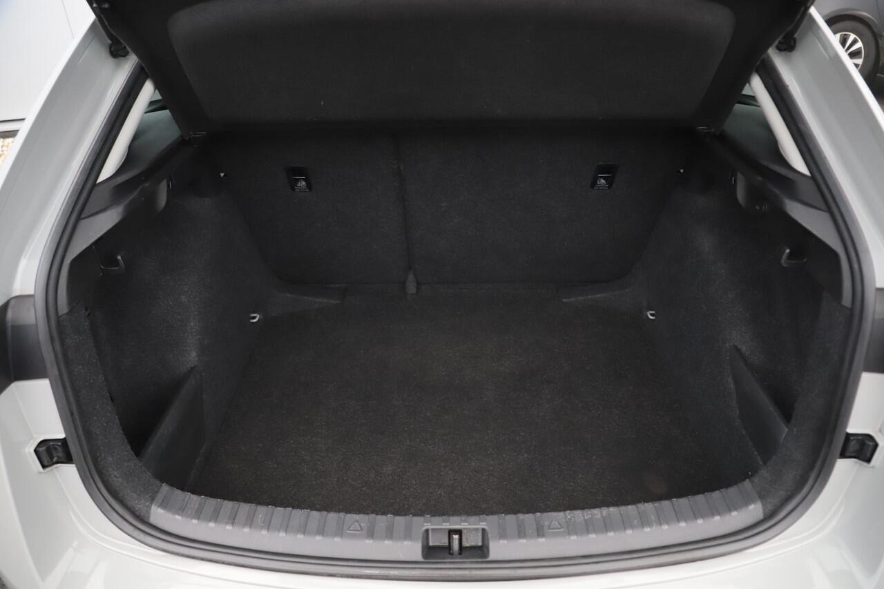 Skoda SCALA 1.0 TSI Ambition 116PK Carplay Android Navigatie Airco Cruise Lane Assist 17 inch LMV