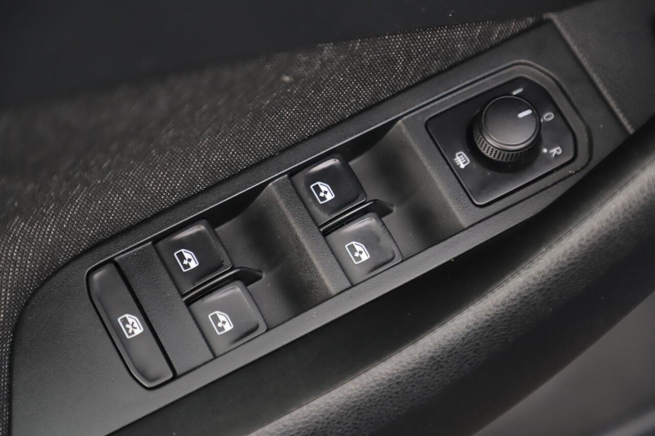 Skoda SCALA 1.0 TSI Style 116PK Navigatie Carplay Android Clima Cruise 16 inch LMV Parkeersensor