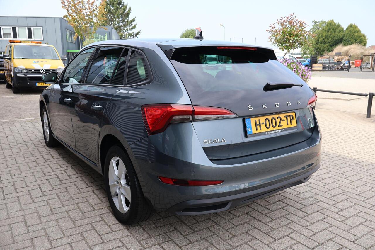 Skoda SCALA 1.5 Sport Business 1e Eigenaar | NL-Auto | Volledig Onderh | BTW | Klapbare Trekhaak | Camera | Donkere Hemel | Carplay | Full Led | Cruise | Bots waarschuwing | Full Led