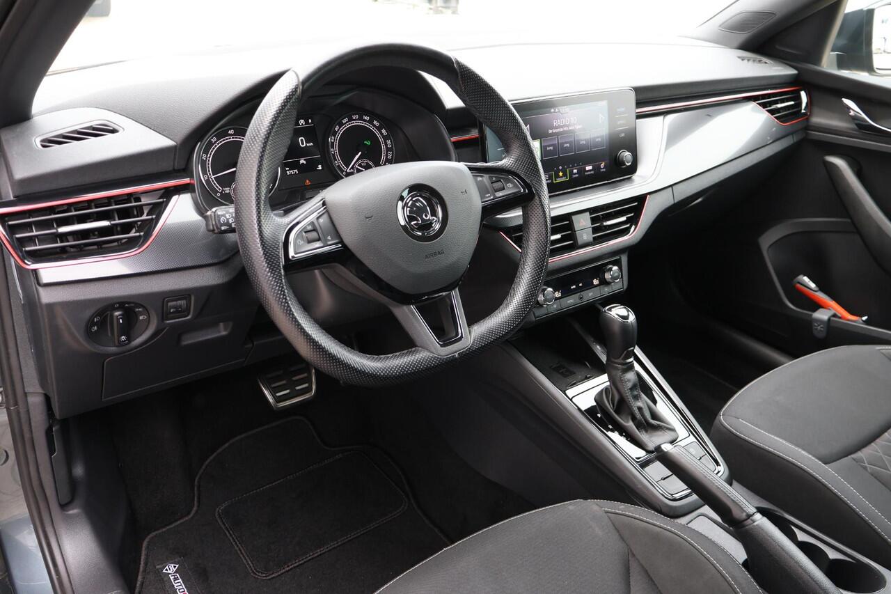 Skoda SCALA 1.5 Sport Business 1e Eigenaar | NL-Auto | Volledig Onderh | BTW | Klapbare Trekhaak | Camera | Donkere Hemel | Carplay | Full Led | Cruise | Bots waarschuwing | Full Led