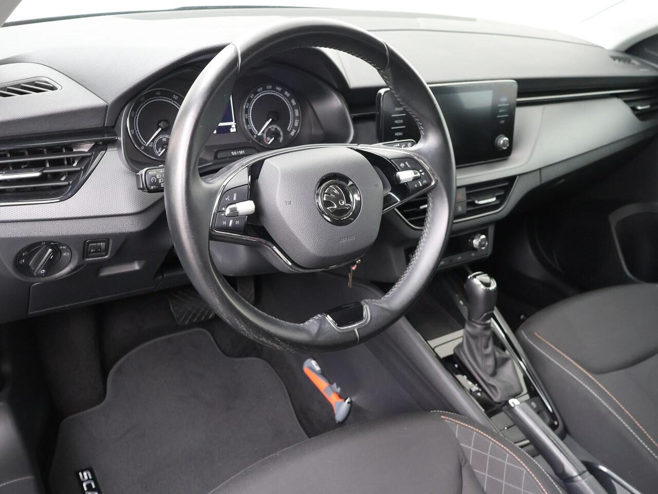 Skoda SCALA 1.0 TSI Ambition | 115 PK | Automaat | Multifunctioneel stuurwiel | Cruise control | Spraakbediening | Laneassist | Frontassist | Automatische verlichting | Climate | Dab+ | Bluetooth | Apple Carplay - Androidauto | Lm16'' |