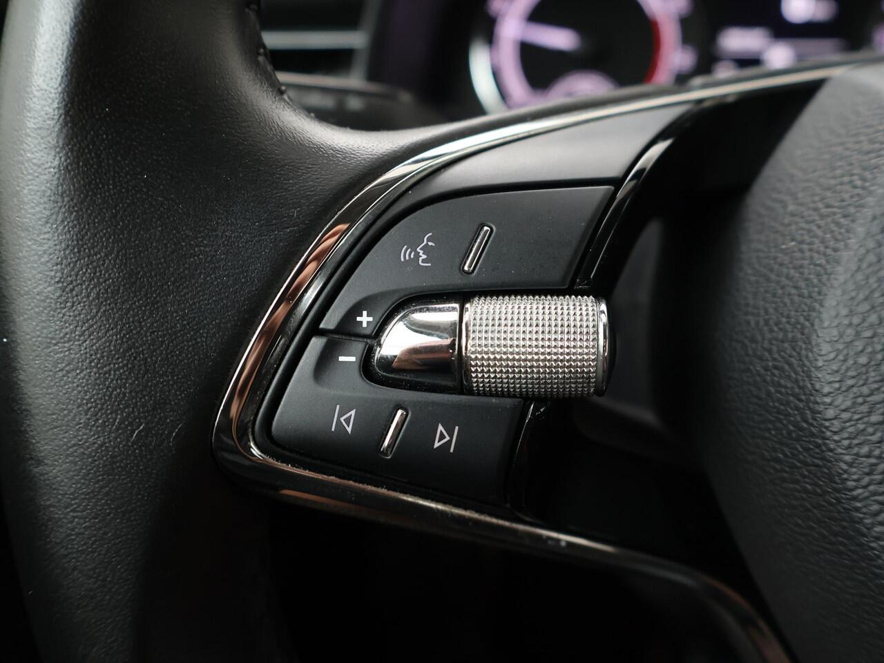 Skoda SCALA 1.0 TSI Ambition | 115 PK | Automaat | Multifunctioneel stuurwiel | Cruise control | Spraakbediening | Laneassist | Frontassist | Automatische verlichting | Climate | Dab+ | Bluetooth | Apple Carplay - Androidauto | Lm16'' |