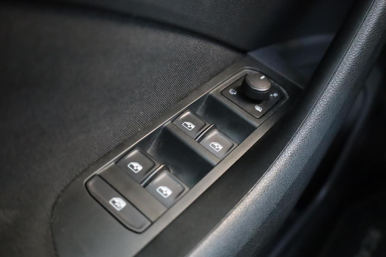 Skoda SCALA 1.0 TSI Ambition achteruitrijcamera spiegels inklapbaar cruise control parkeersensoren DAB+ adaptieve cruisecontrol licht en regensensor carplay dealer onderhouden