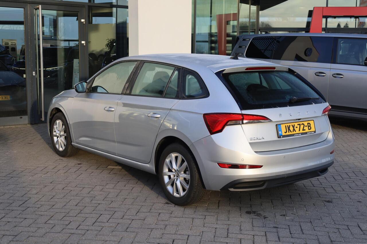 Skoda SCALA 1.0 TSI Ambition achteruitrijcamera spiegels inklapbaar cruise control parkeersensoren DAB+ adaptieve cruisecontrol licht en regensensor carplay dealer onderhouden