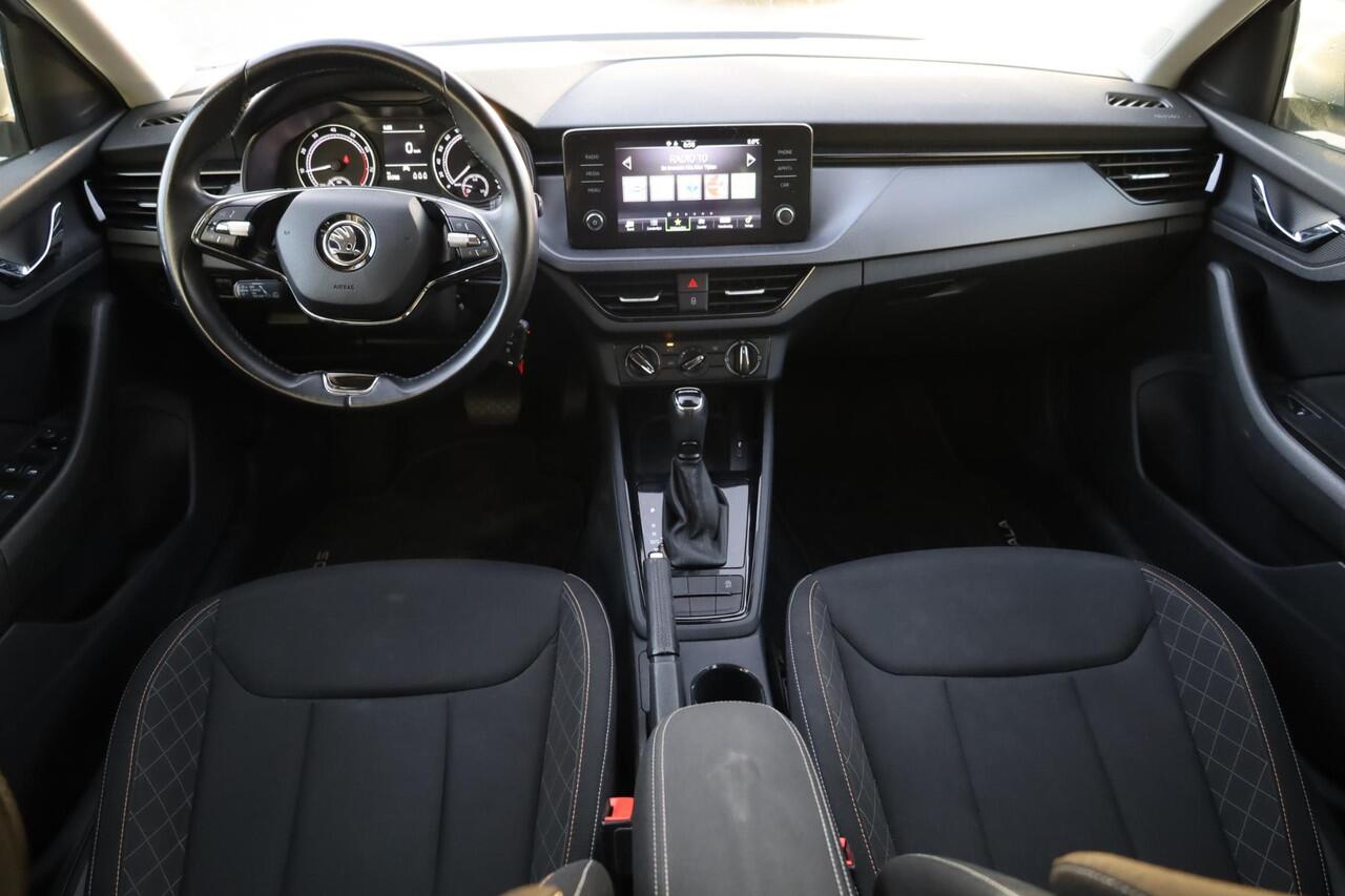 Skoda SCALA 1.0 TSI Ambition achteruitrijcamera spiegels inklapbaar cruise control parkeersensoren DAB+ adaptieve cruisecontrol licht en regensensor carplay dealer onderhouden