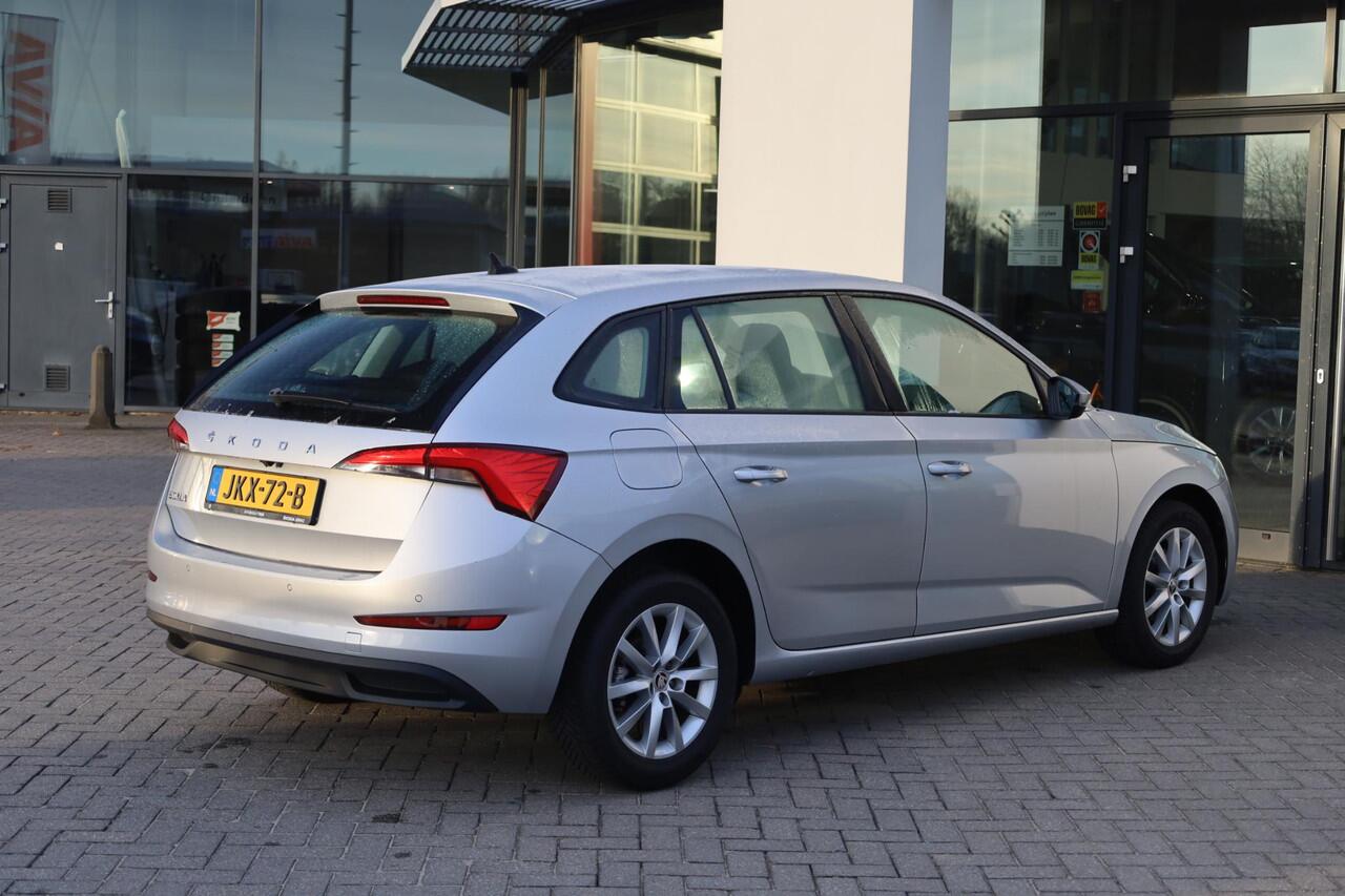 Skoda SCALA 1.0 TSI Ambition achteruitrijcamera spiegels inklapbaar cruise control parkeersensoren DAB+ adaptieve cruisecontrol licht en regensensor carplay dealer onderhouden