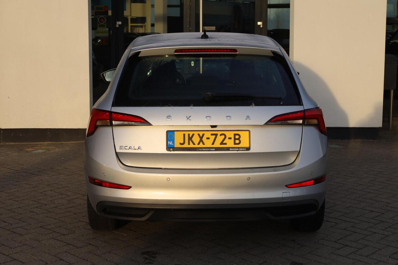 Skoda SCALA 1.0 TSI Ambition achteruitrijcamera spiegels inklapbaar cruise control parkeersensoren DAB+ adaptieve cruisecontrol licht en regensensor carplay dealer onderhouden