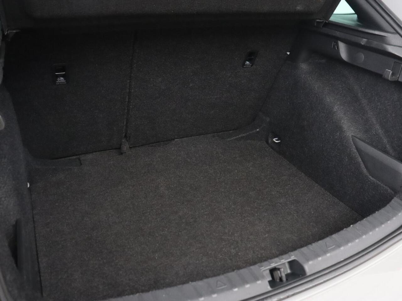 Skoda SCALA 1.0 TSI Sport | Carplay | Sportstoelen | Climate control | Parkeerhulp | Cruise control | Full LED | Bluetooth | DAB