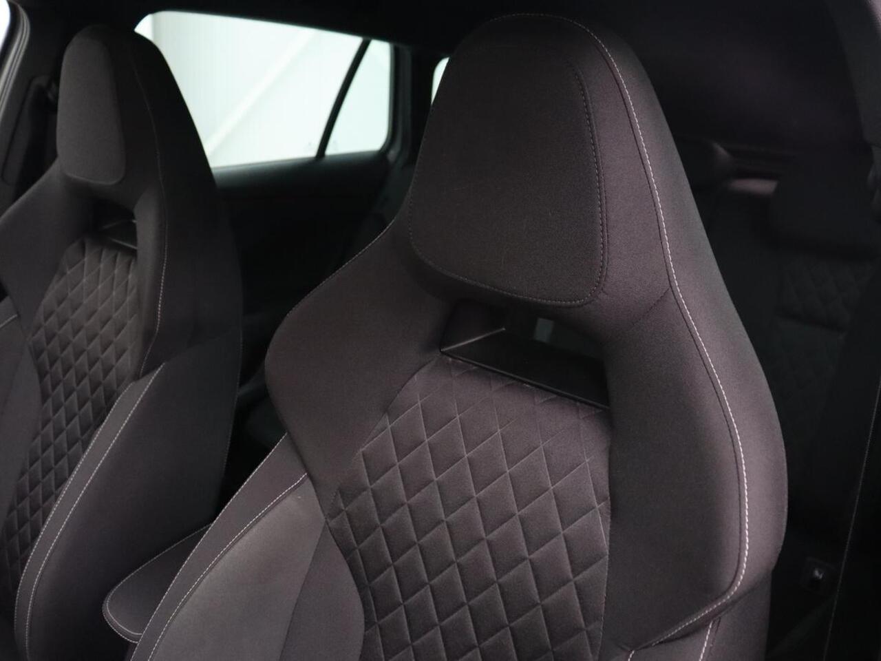 Skoda SCALA 1.0 TSI Sport | Carplay | Sportstoelen | Climate control | Parkeerhulp | Cruise control | Full LED | Bluetooth | DAB