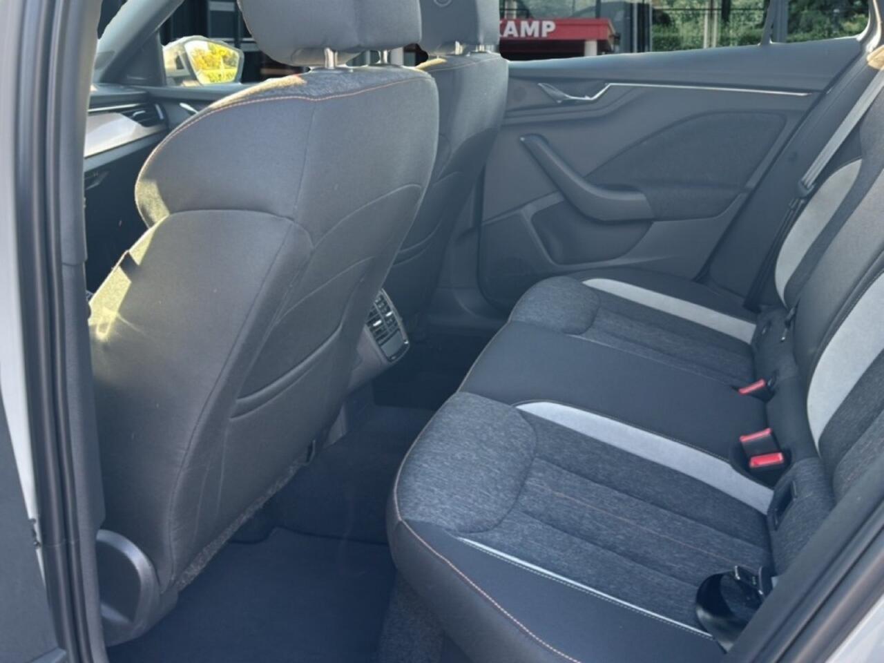 Skoda SCALA 1.0 TSI DSG STYLE GLAS-DAK/CAMERA/NAVI/CARPLAY/ACC/E-KLEP/STOELVERW