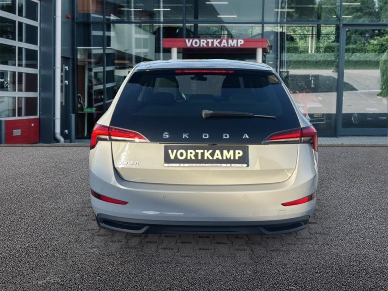 Skoda SCALA 1.0 TSI DSG STYLE GLAS-DAK/CAMERA/NAVI/CARPLAY/ACC/E-KLEP/STOELVERW