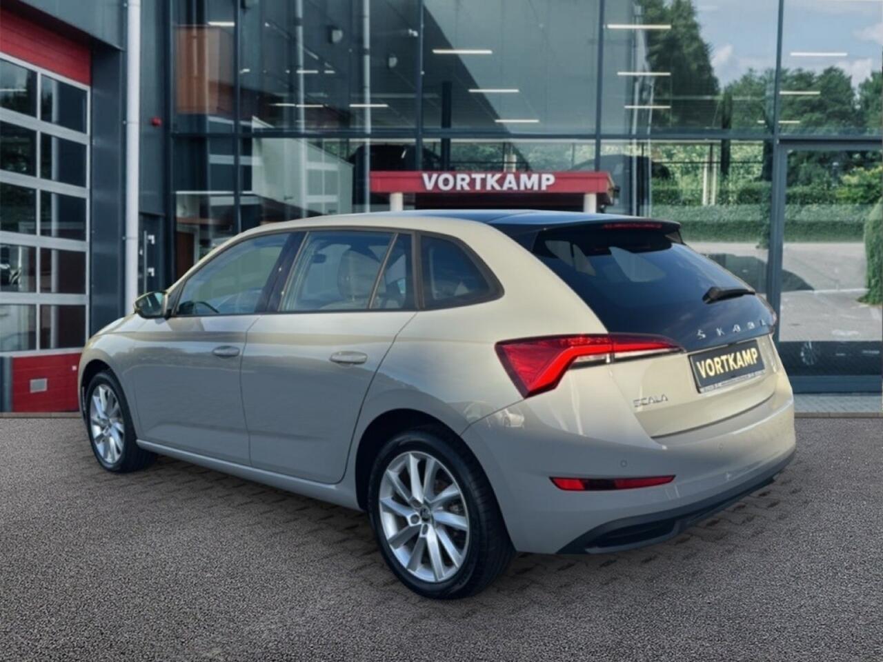 Skoda SCALA 1.0 TSI DSG STYLE GLAS-DAK/CAMERA/NAVI/CARPLAY/ACC/E-KLEP/STOELVERW