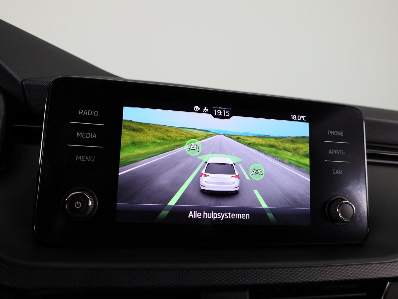 Skoda SCALA 1.0 TSI Ambition 110 pk | Navigatie via App | Parkeersensoren achter | LED koplampen | Apple Carplay/Android Auto |