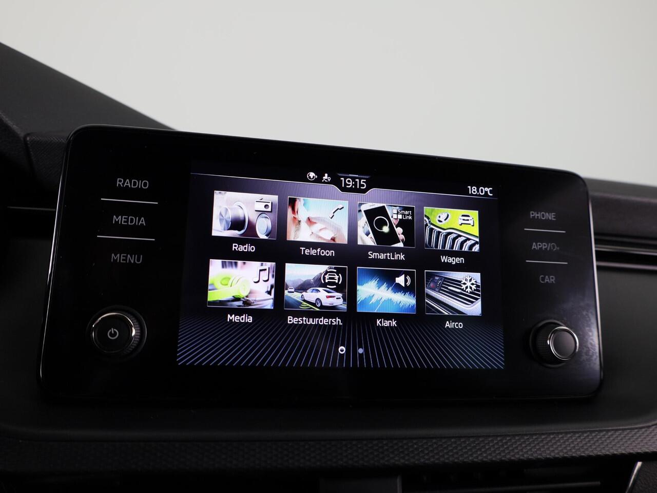 Skoda SCALA 1.0 TSI Ambition 110 pk | Navigatie via App | Parkeersensoren achter | LED koplampen | Apple Carplay/Android Auto |