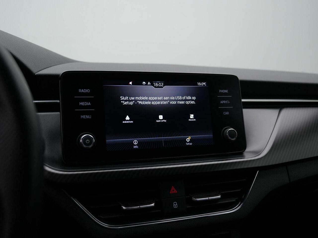 Skoda SCALA 1.5 TSI 150 pk DSG Monte Carlo | Panoramadak | Stuur-/stoelverwarming | Parkeersensoren voor/achter | Carplay