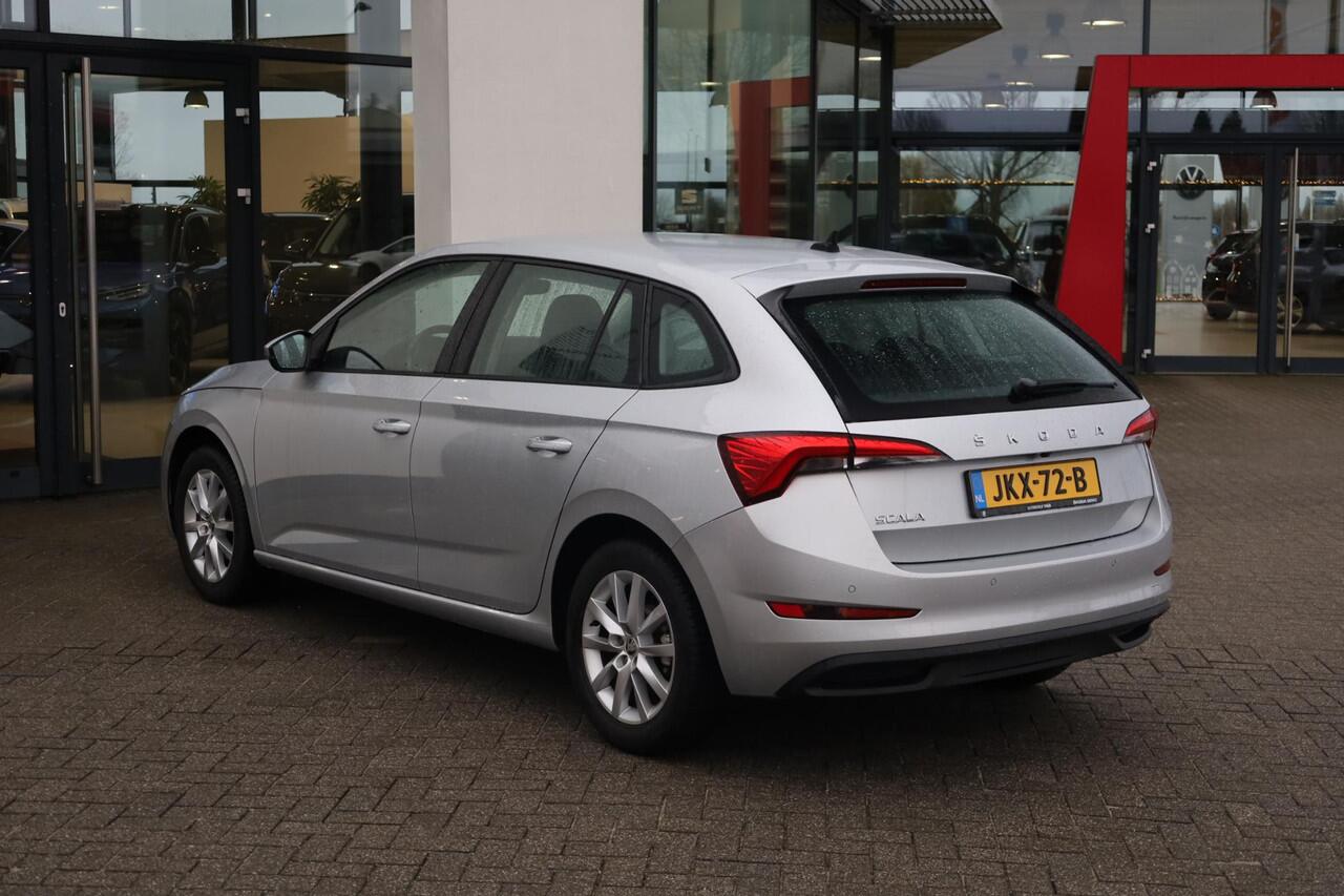 Skoda SCALA 1.0 TSI Ambition achteruitrijcamera spiegels inklapbaar cruise control parkeersensoren DAB+ adaptieve cruisecontrol licht en regensensor carplay dealer onderhouden