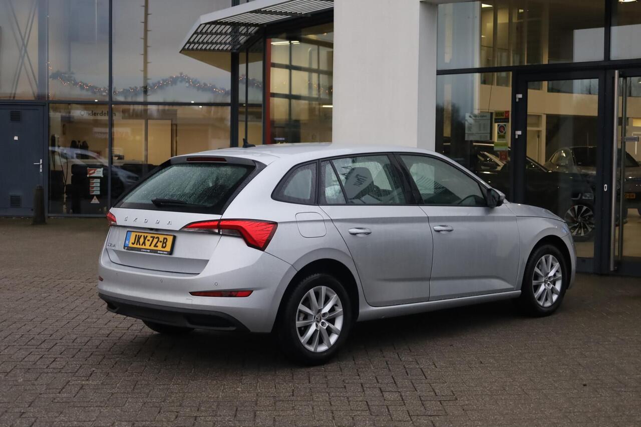 Skoda SCALA 1.0 TSI Ambition achteruitrijcamera spiegels inklapbaar cruise control parkeersensoren DAB+ adaptieve cruisecontrol licht en regensensor carplay dealer onderhouden