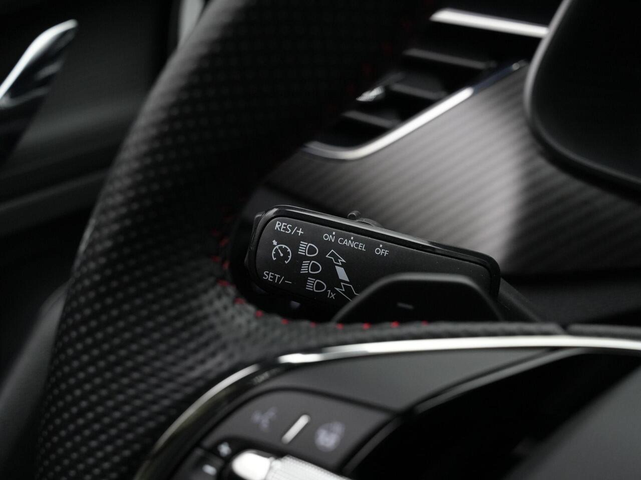 Skoda SCALA 1.5 TSI 150 pk DSG Monte Carlo | Panoramadak | Stuur-/stoelverwarming | Parkeersensoren voor/achter | Carplay