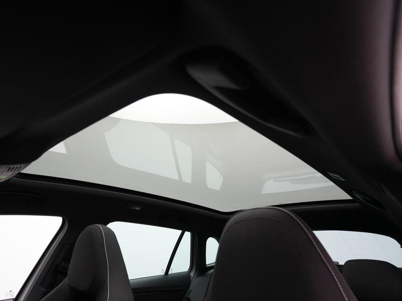 Skoda SCALA 1.5 TSI 150 pk DSG Monte Carlo | Panoramadak | Stuur-/stoelverwarming | Parkeersensoren voor/achter | Carplay