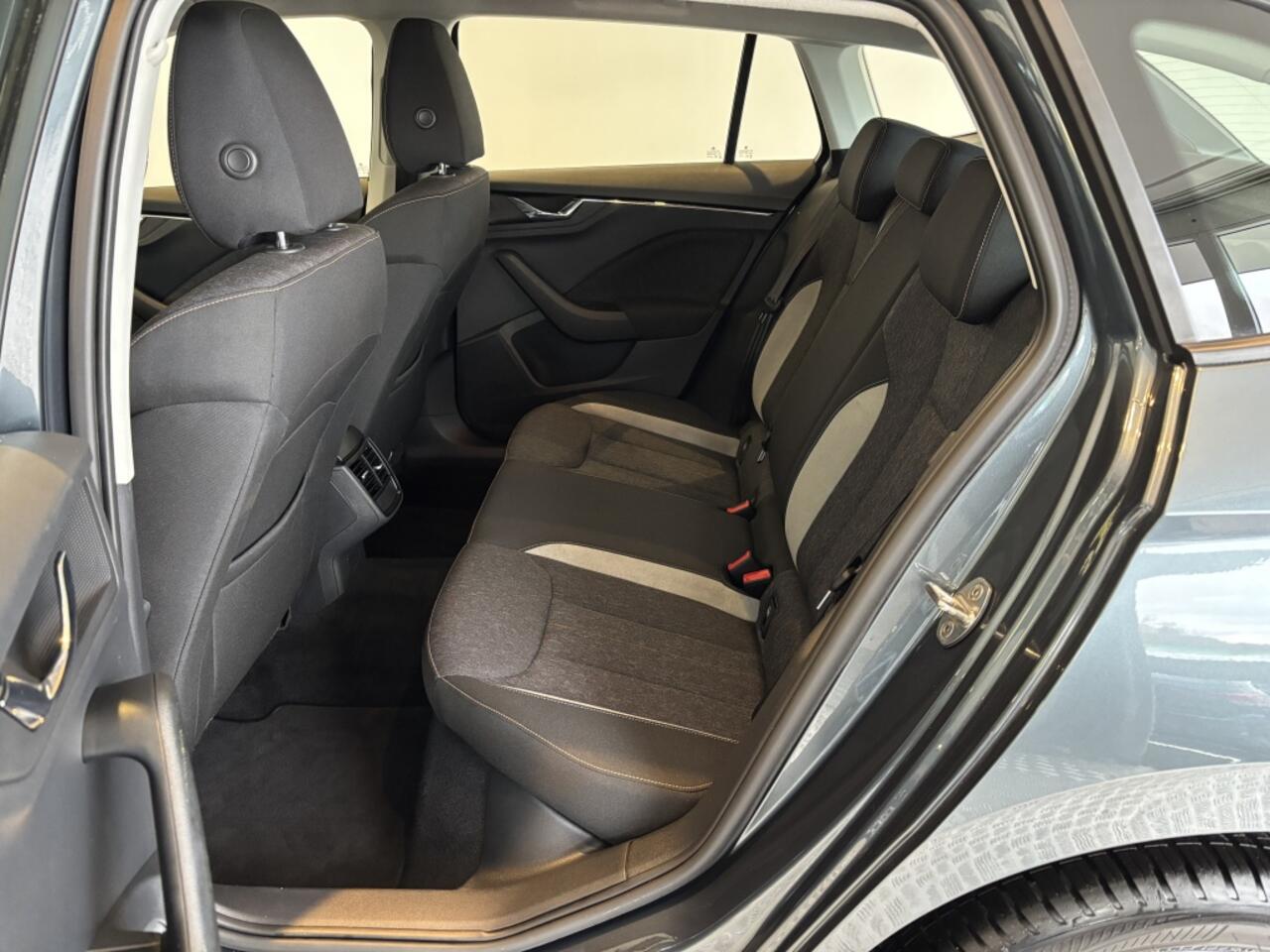 Skoda SCALA 1.0 TSI Automaat Style Trekhaak, Apple/Android