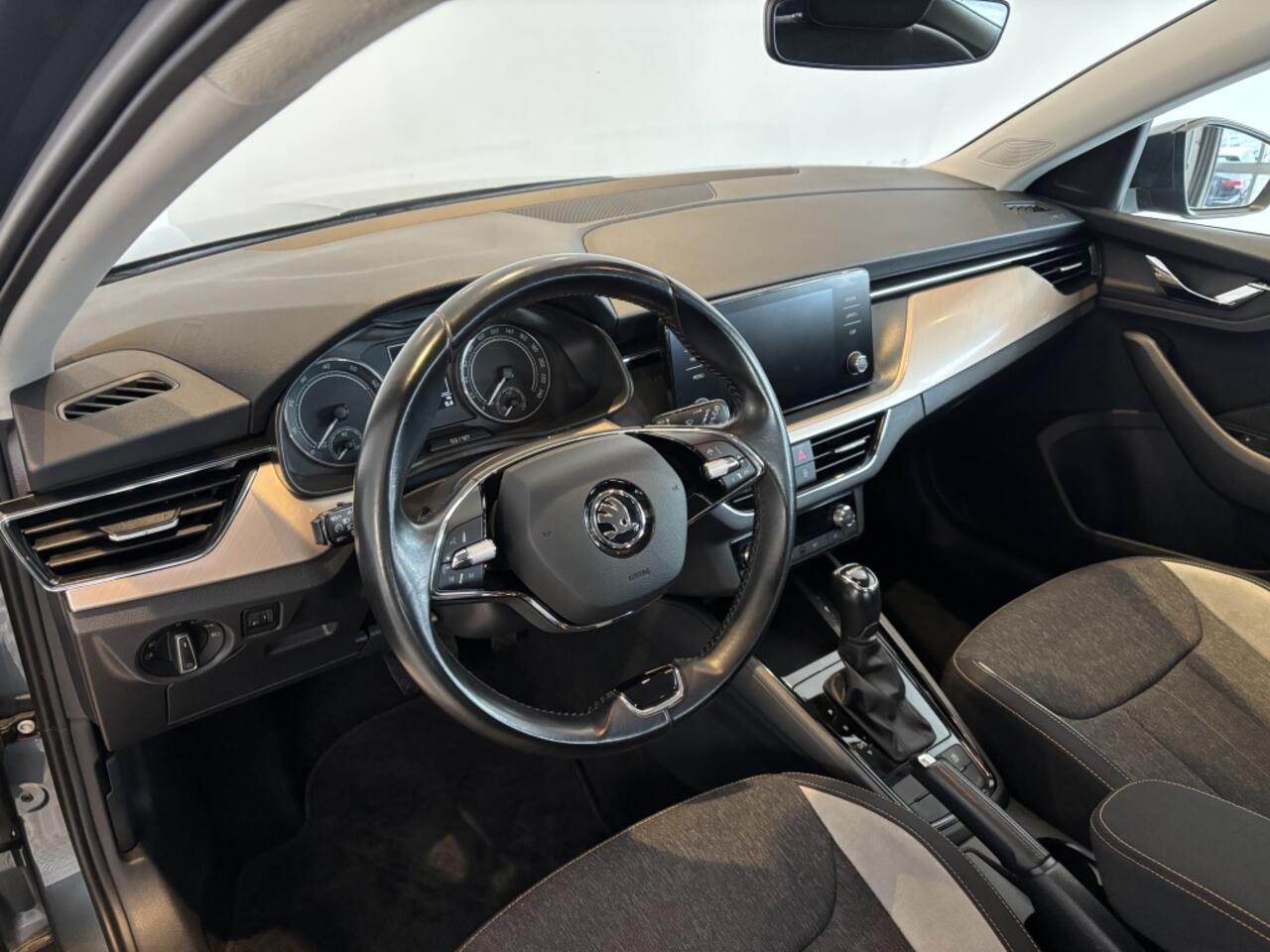 Skoda SCALA 1.0 TSI Automaat Style Trekhaak, Apple/Android