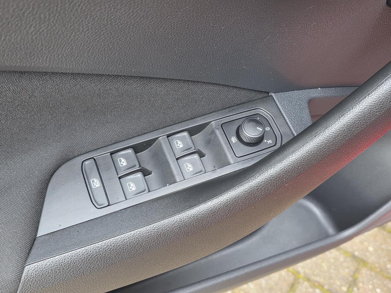 Skoda SCALA 1.0 TSI Sport Business AUTOMAAT | Apple carplay | Cruise Control | Parkeersensoren | Licht metalen velgen