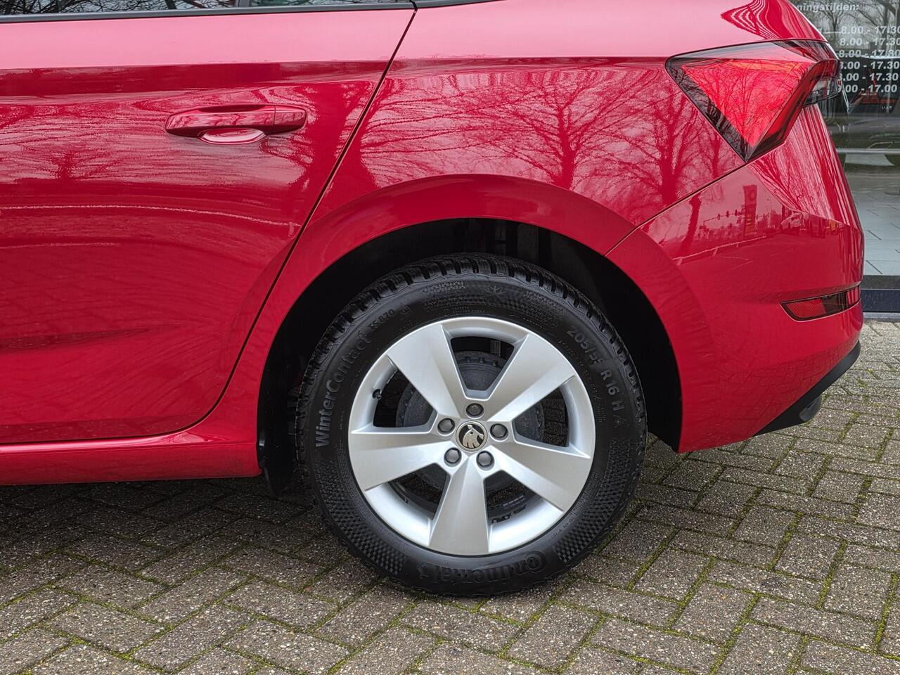 Skoda SCALA 1.0 TSI Sport Business AUTOMAAT | Apple carplay | Cruise Control | Parkeersensoren | Licht metalen velgen