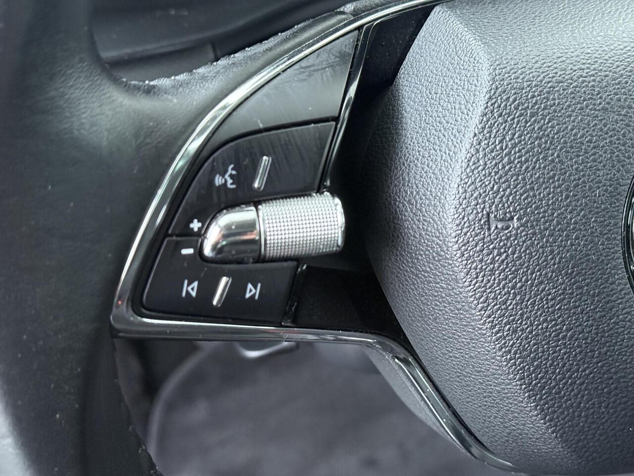 Skoda SCALA 1.0 TSI Ambition | 110 PK | Cruise control | Airco | Apple Carplay/Android Auto |