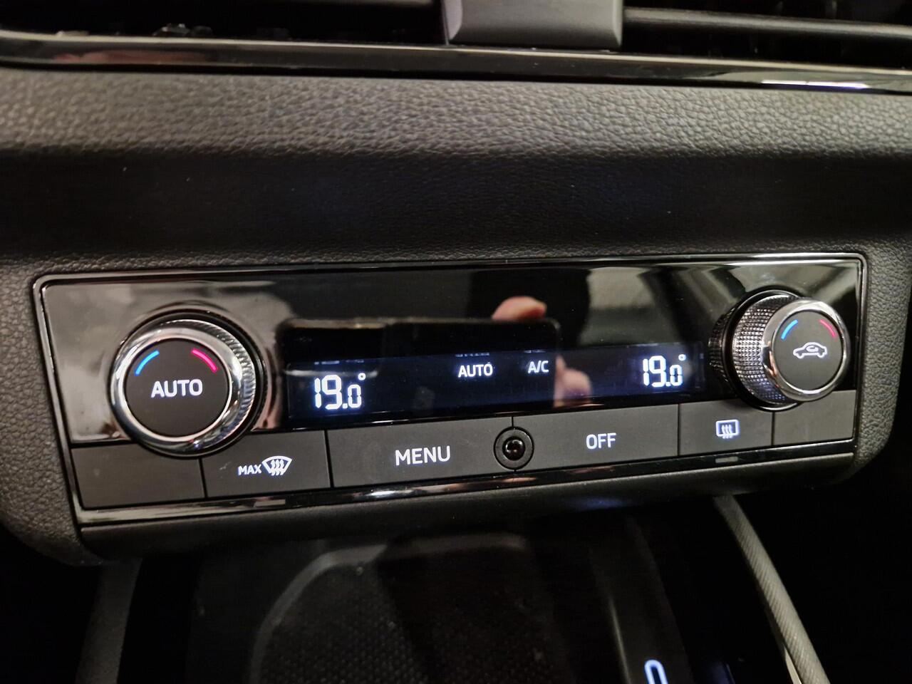 Skoda SCALA 1.0 TSI Ambition | Apple CarPlay / Android Auto navigatie | Climate Control | Licht metalen velgen |