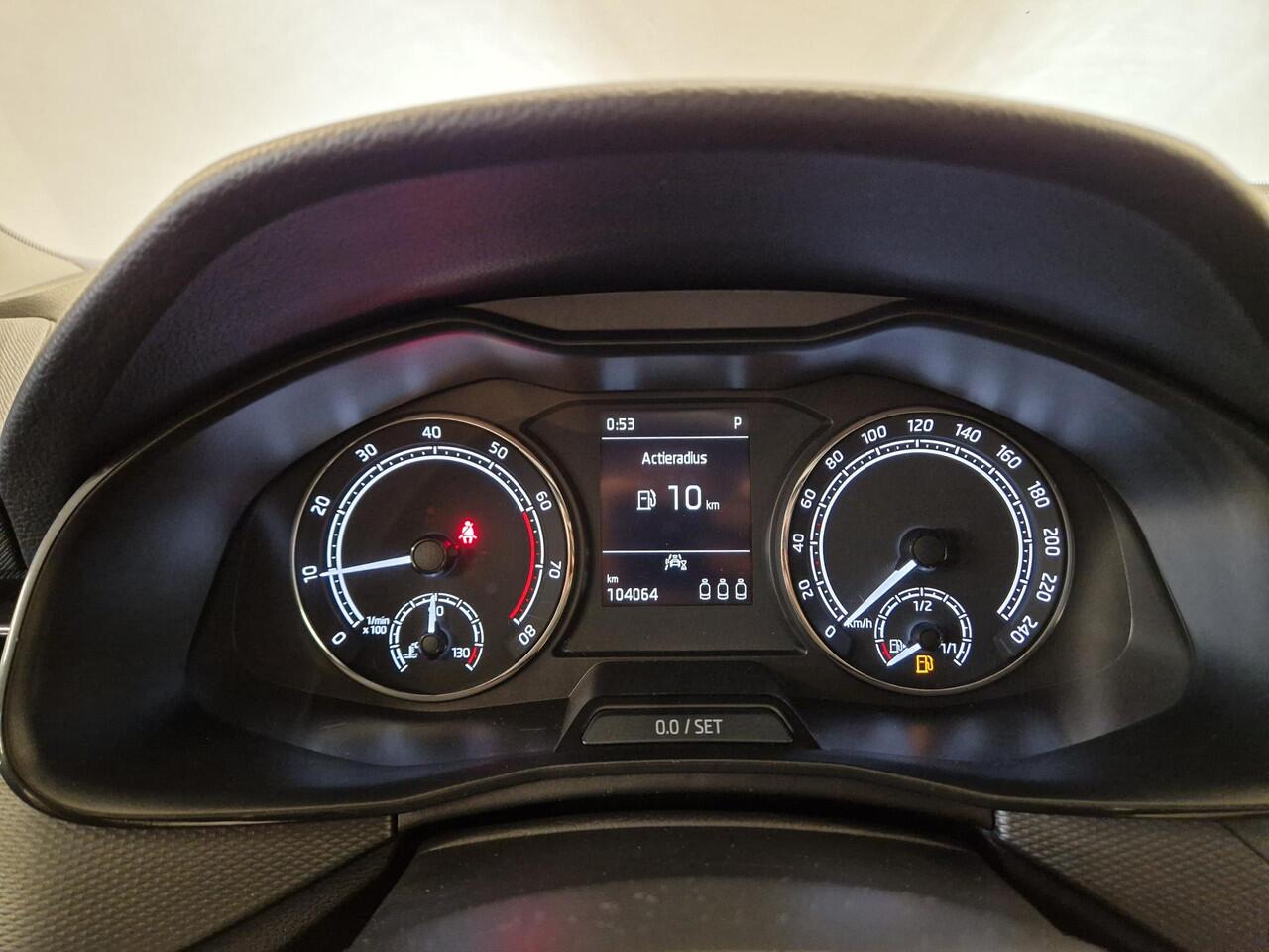 Skoda SCALA 1.0 TSI Ambition | Apple CarPlay / Android Auto navigatie | Climate Control | Licht metalen velgen |