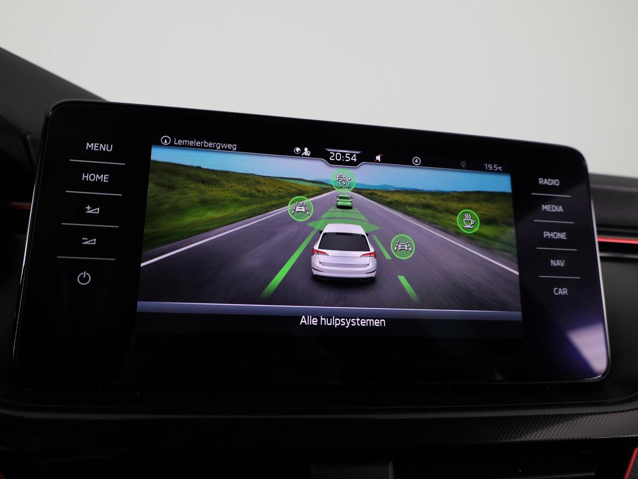 Skoda SCALA 1.0 TSI Sport Business 110 pk Automaat (DSG) | Navigatie | Parkeersensoren achter | Achteruitrijcamera | Adaptieve cruise control | Full LED koplampen | Voll. digitaal instrumentenpaneel |