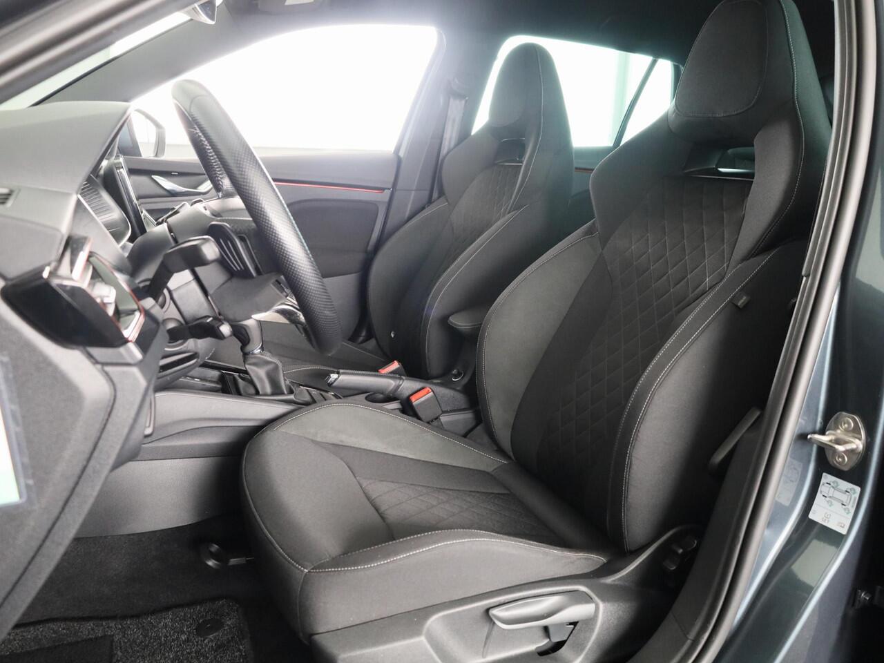 Skoda SCALA 1.0 TSI Sport Business 110 pk Automaat (DSG) | Navigatie | Parkeersensoren achter | Achteruitrijcamera | Adaptieve cruise control | Full LED koplampen | Voll. digitaal instrumentenpaneel |