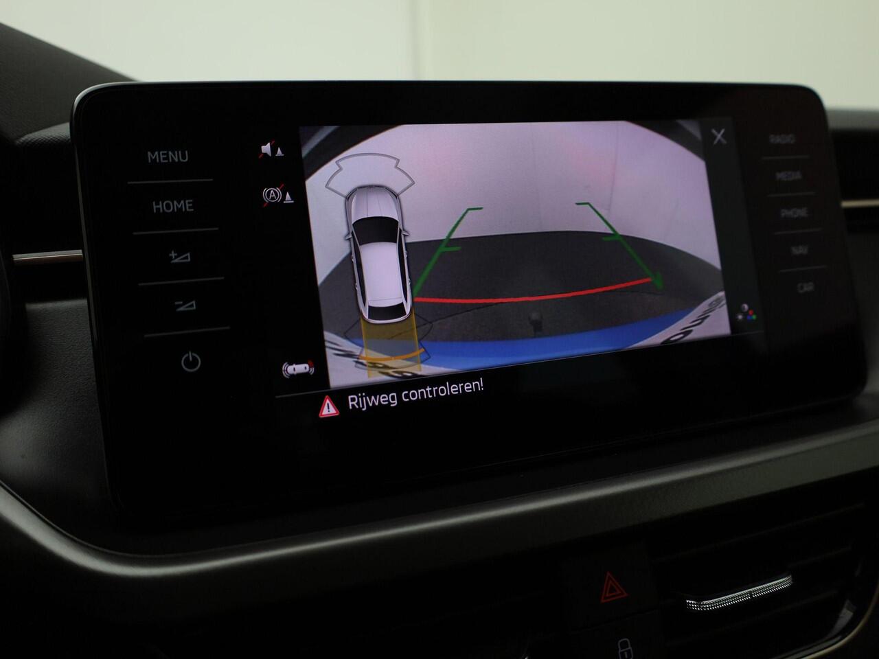 Skoda SCALA 1.0TSI/110PK Business Edition DSG · Apple/Android Car Play · Camera · Navigatie · Stoelverwarming · Clima · Trekhaak · Parkeersensoren · Garantie t/m 11-03-2026 of 100000km