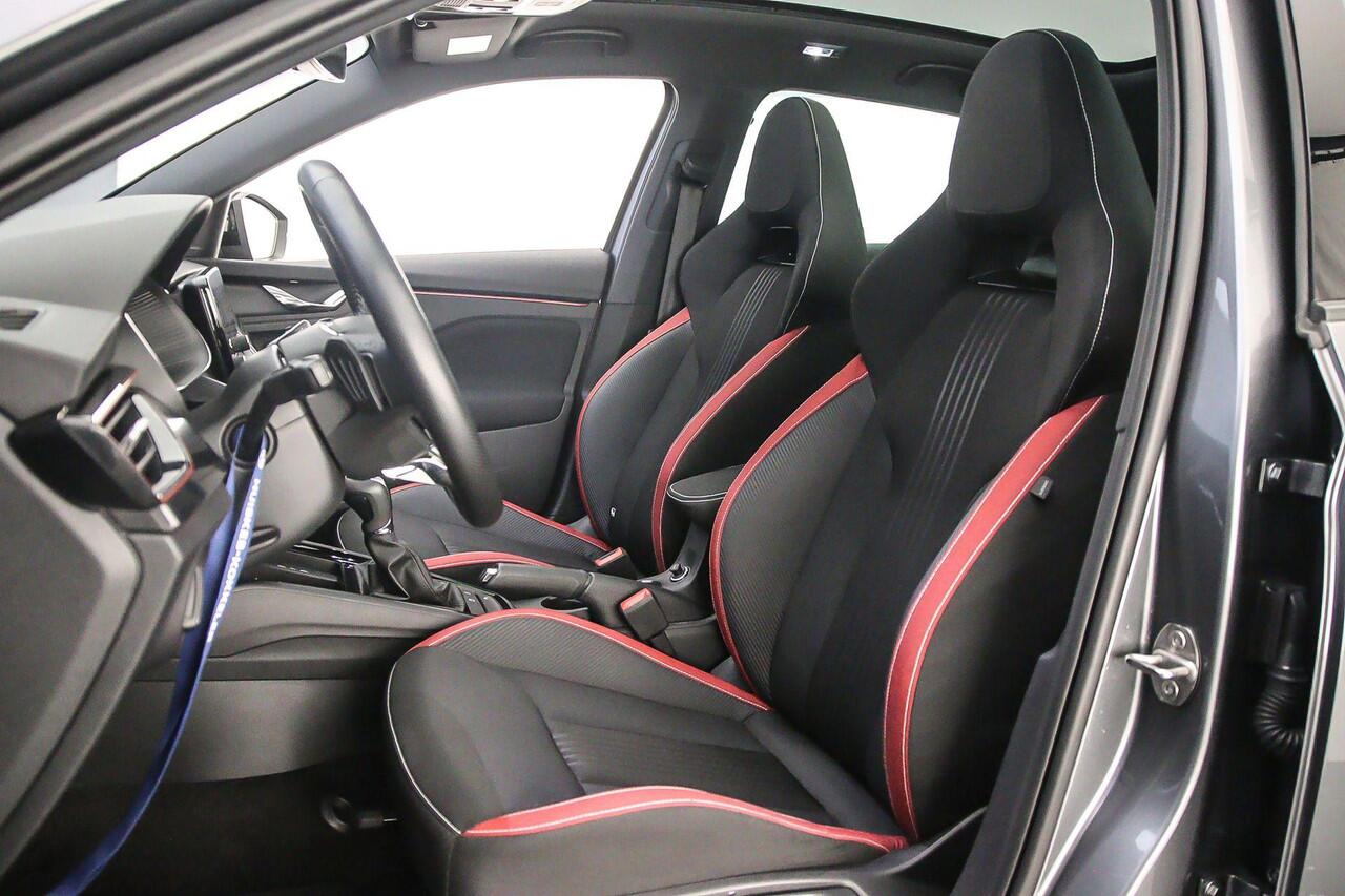 Skoda SCALA Monte Carlo 1.0 TSI 115pk DSG Automaat Panoramadak, Achteruitrijcamera, Cruise control, Stoelverwarming, App connect, LED koplampen, Airco, DAB, Parkeersensoren