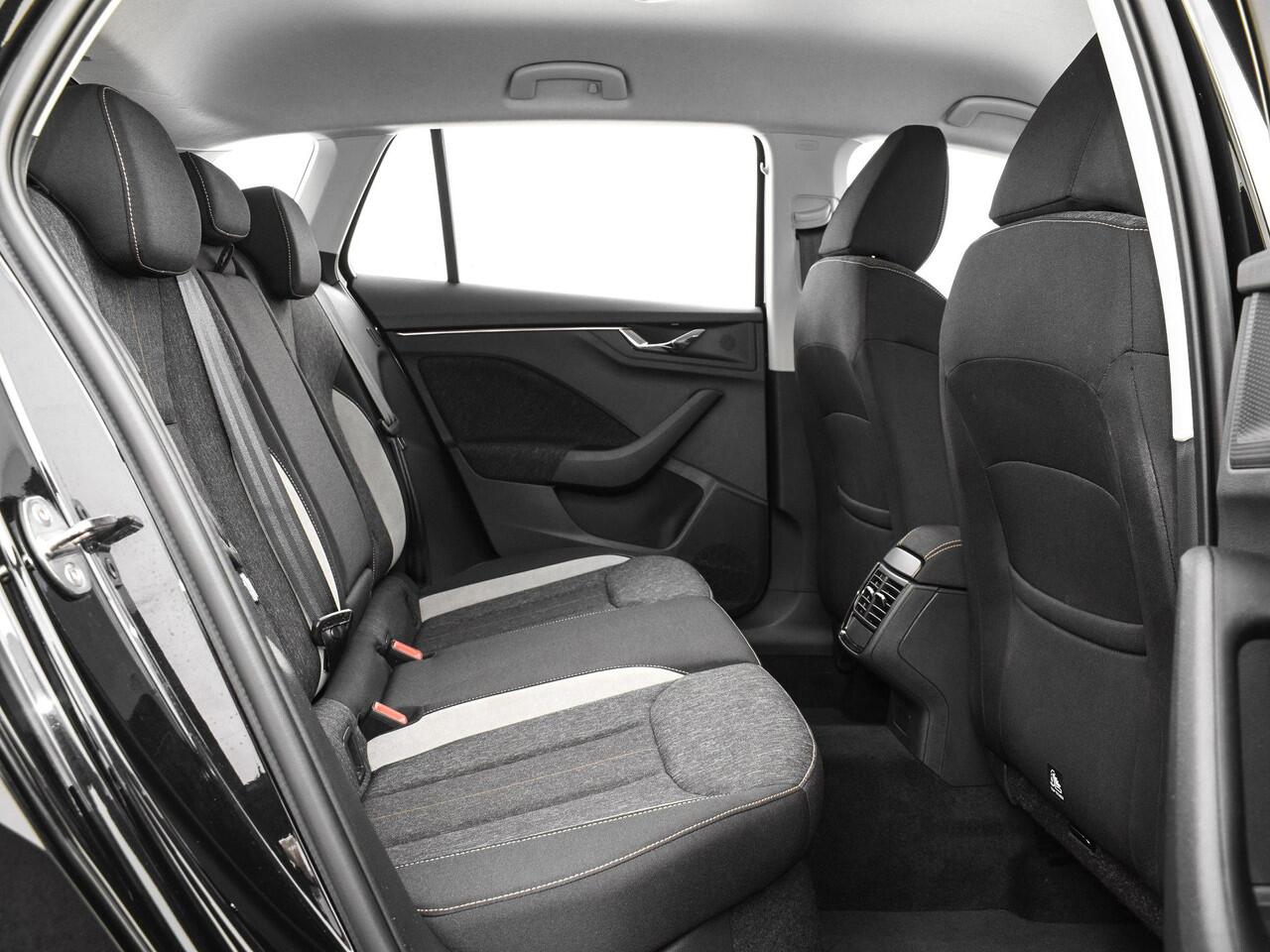 Skoda SCALA 1.0 TSI 110pk Business Edition · Apple/Android Car Play · Navigatie · Stoelverwarming · P-Sensoren · Draadloos Opladen · 17 Inch · Garantie t/m 10-08-2027 of 100.000km